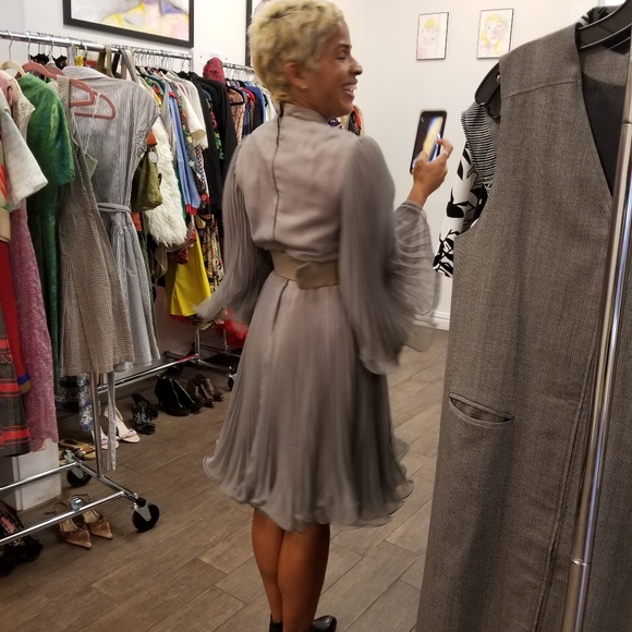 Vinrage pleated grey dress will fit a size 4 to 8 - Picture 4 of 7
